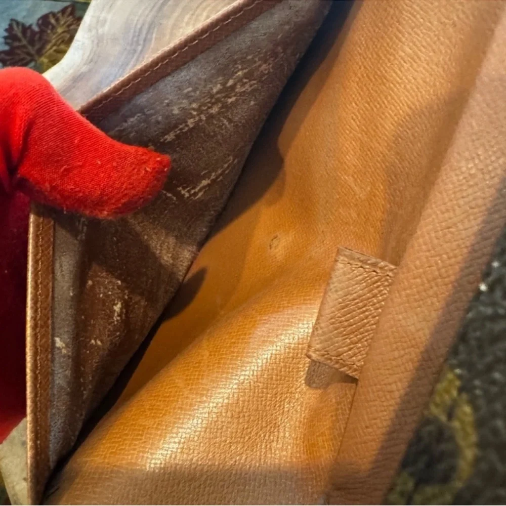 Louis Vuitton beautiful
monogram
international long wallet vintage preloved - Picture 9 of 13